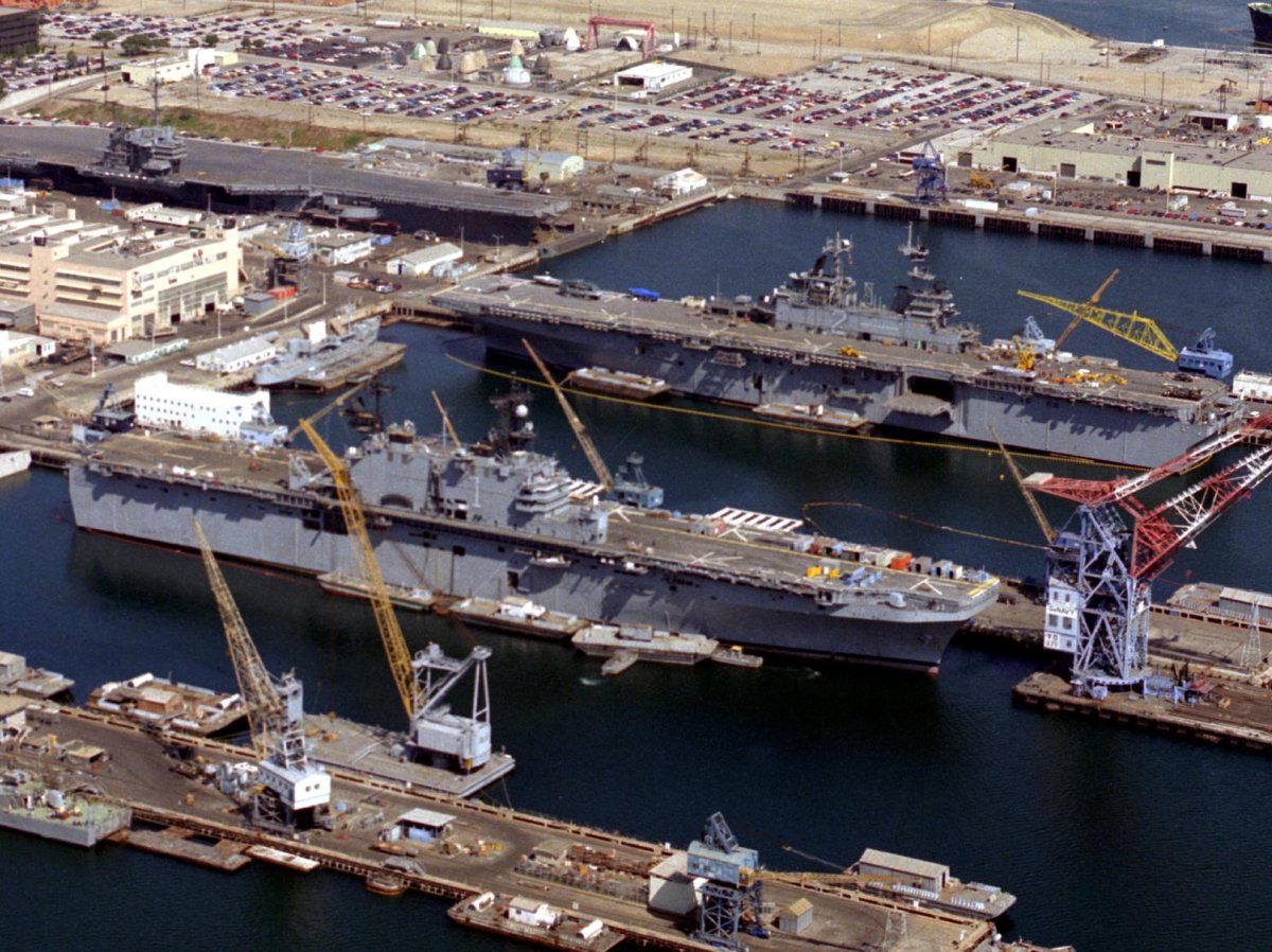 USS «Эссекс» (LHD-2)