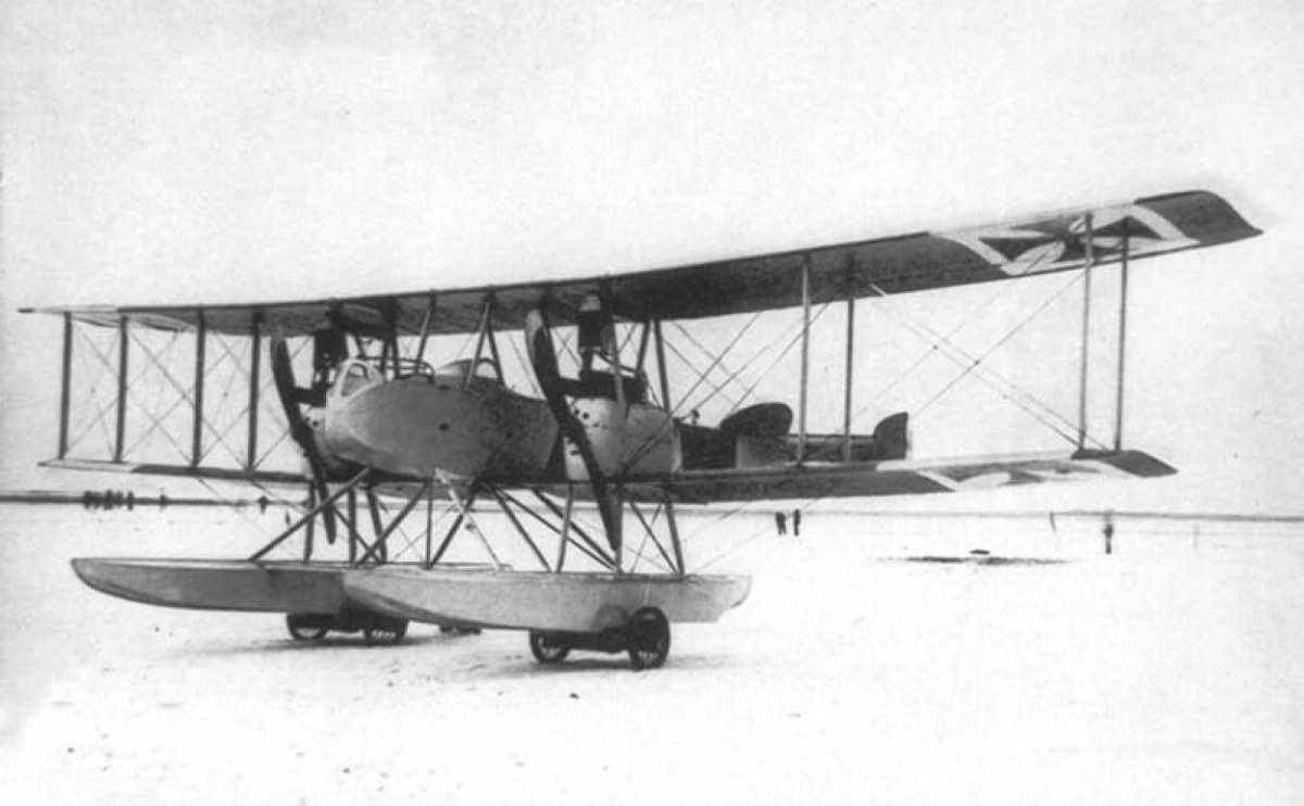 Двухмоторный гидросамолет