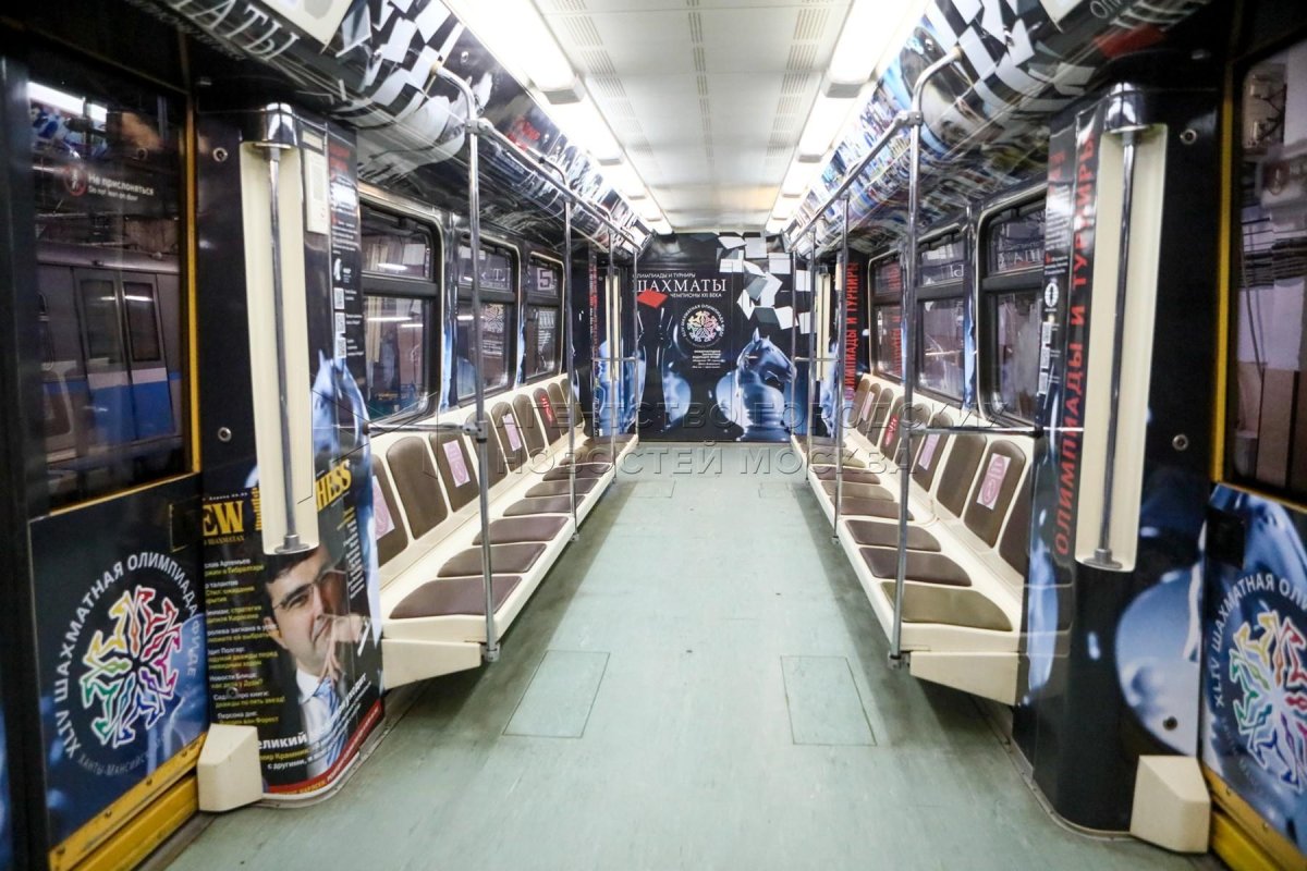 Поезд шахматы на Сокольнической линии