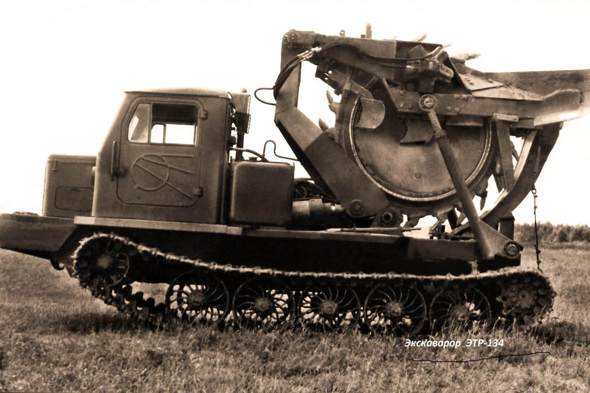 Роторный траншейный экскаватор