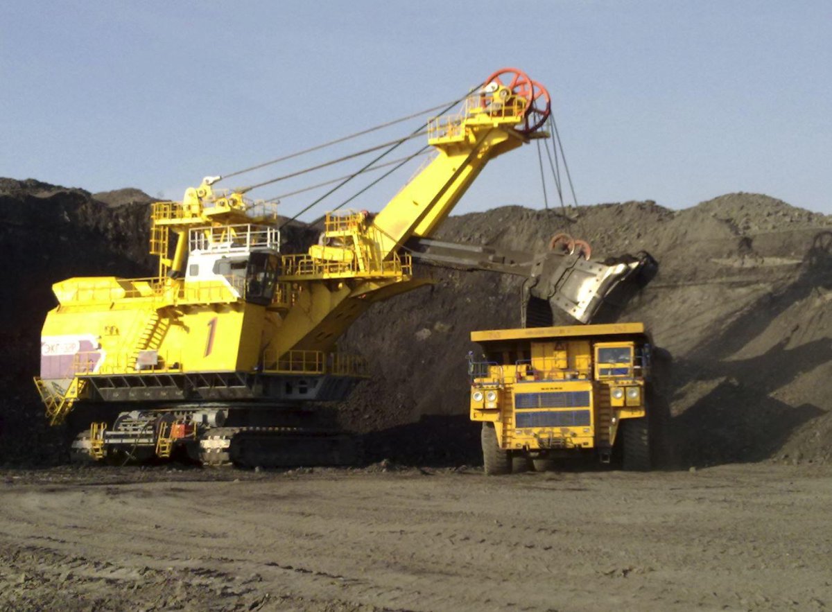 Карьерный экскаватор УЗТМ ЭКГ 35