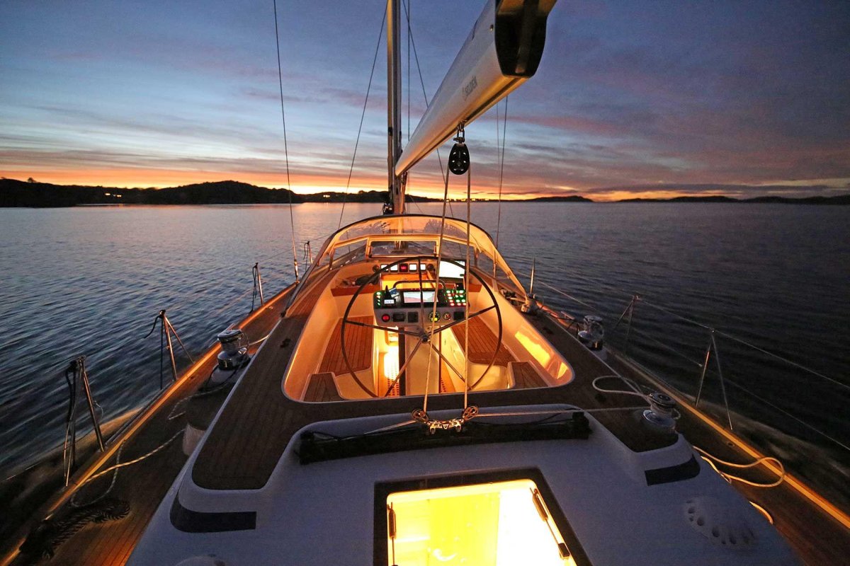 Парусная яхта Hallberg-Rassy