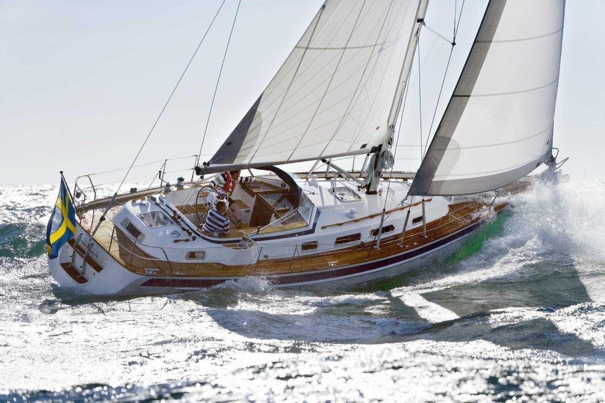 Яхта Hallberg Rassy 50