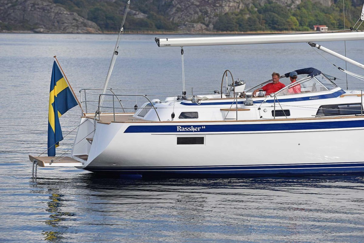 Яхты Hallberg-Rassy 44