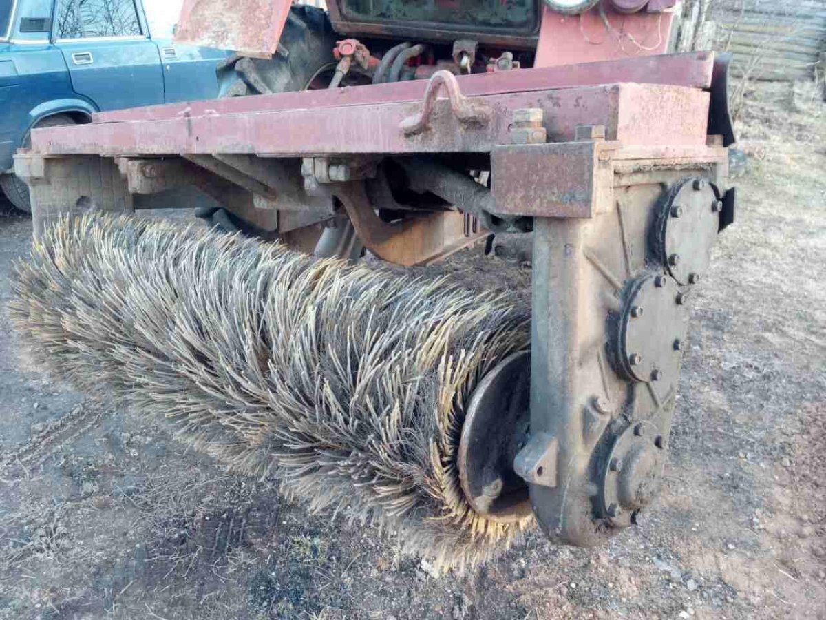 Т 25 трактор с щеткой