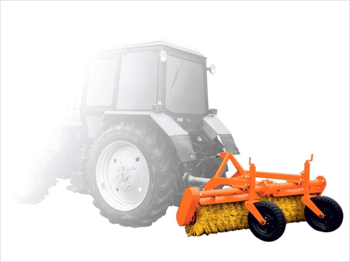 Трактор с щеткой