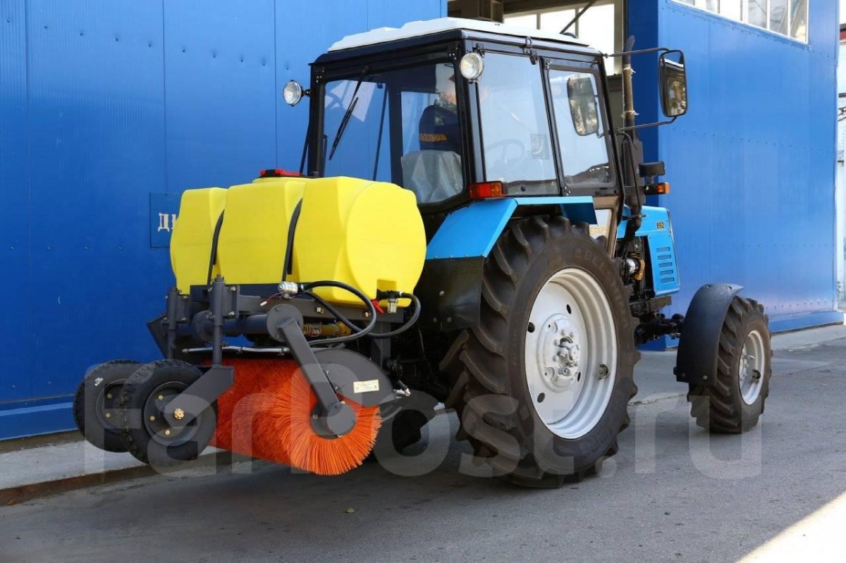 Щетка МК-7 С баком для воды бак 500л на базе МК-4.1 усиленные колеса