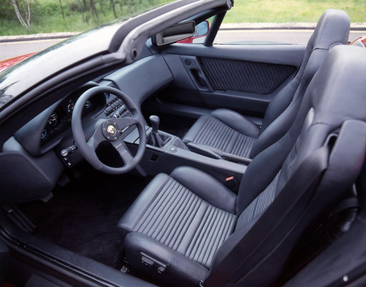 Alfa Romeo 164 Interior