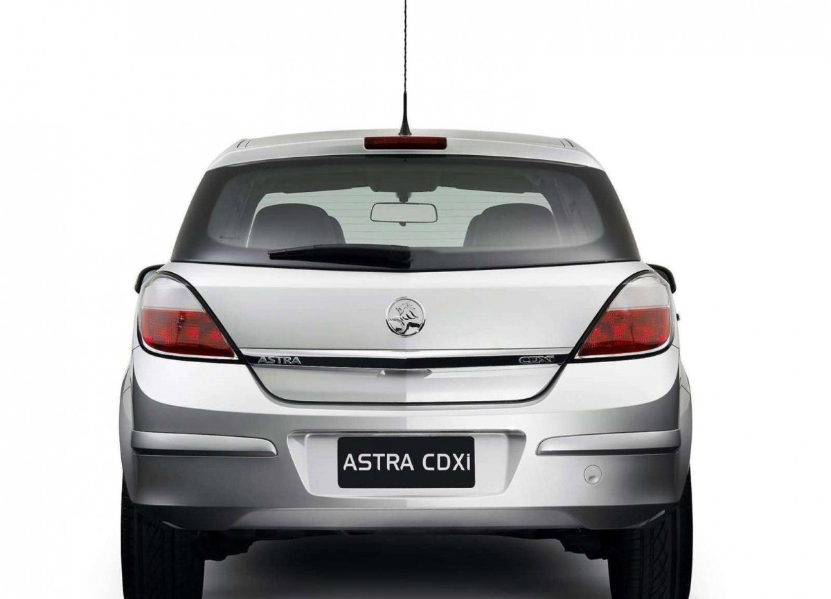 Опель Астра 2008 сзади