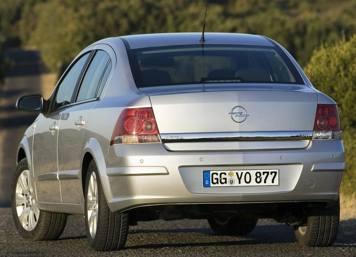 Opel Astra h sedan