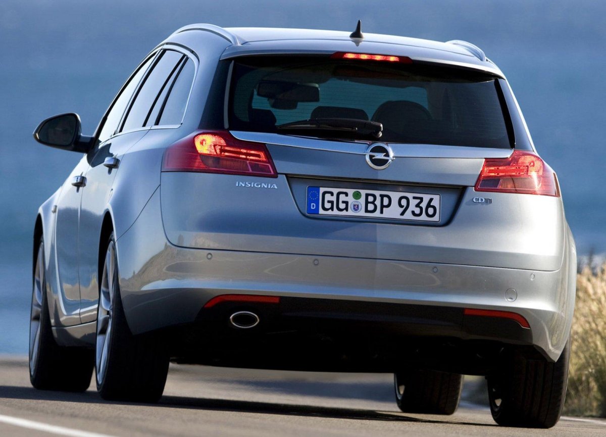 Инсигния универсал 2008