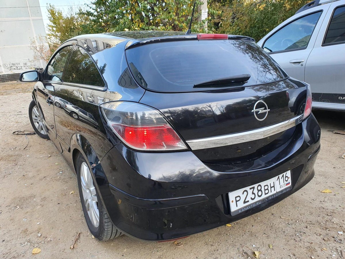 Opel Astra черная