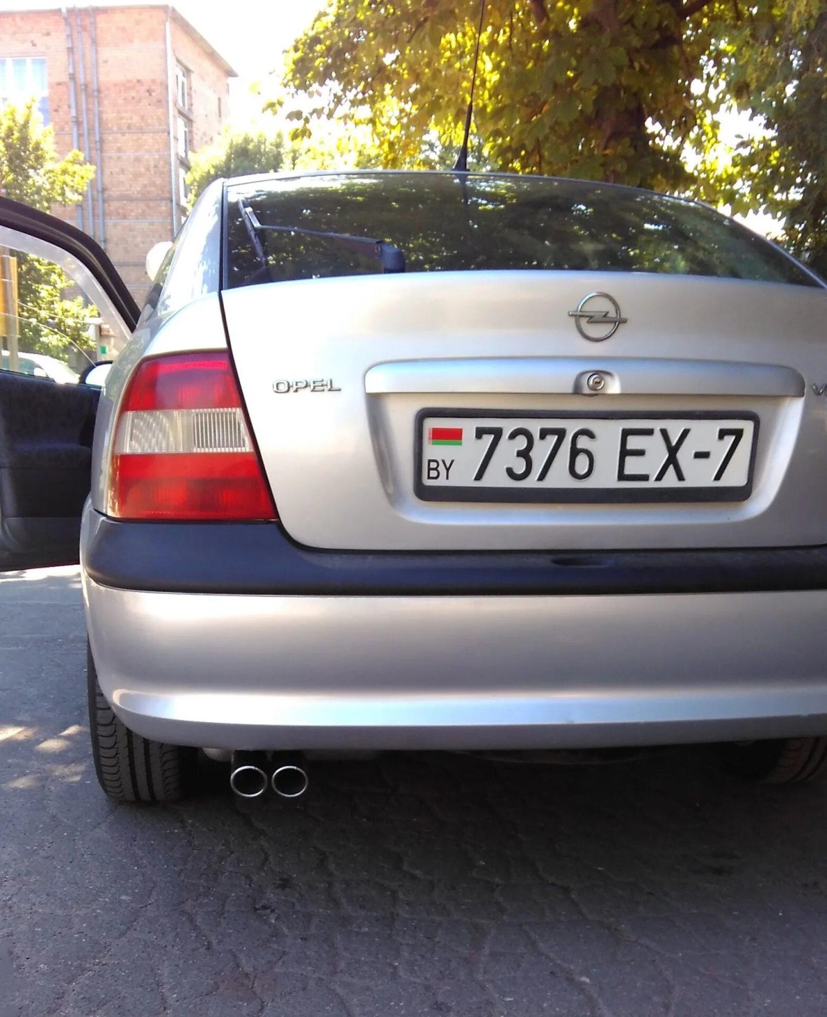 Опель Вектра вид сзади