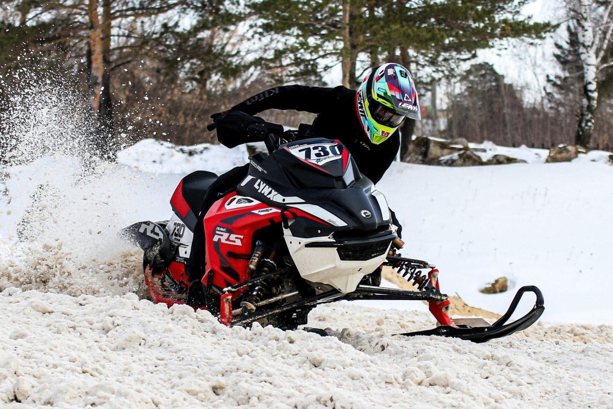 Спортивный снегоход