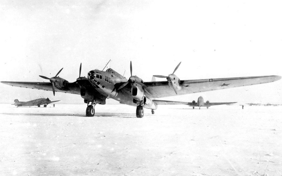 Самолет Петляков пе-8