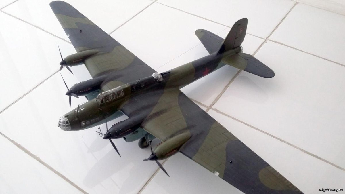 Пе-8 бомбардировщик