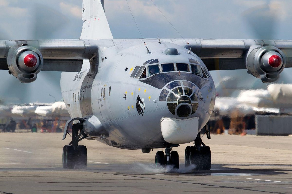 Ан12 самолет