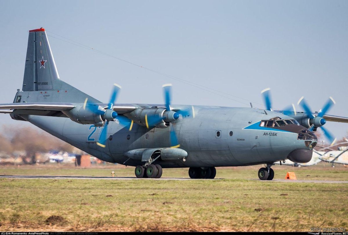 Турбовинтовой самолет АН-12