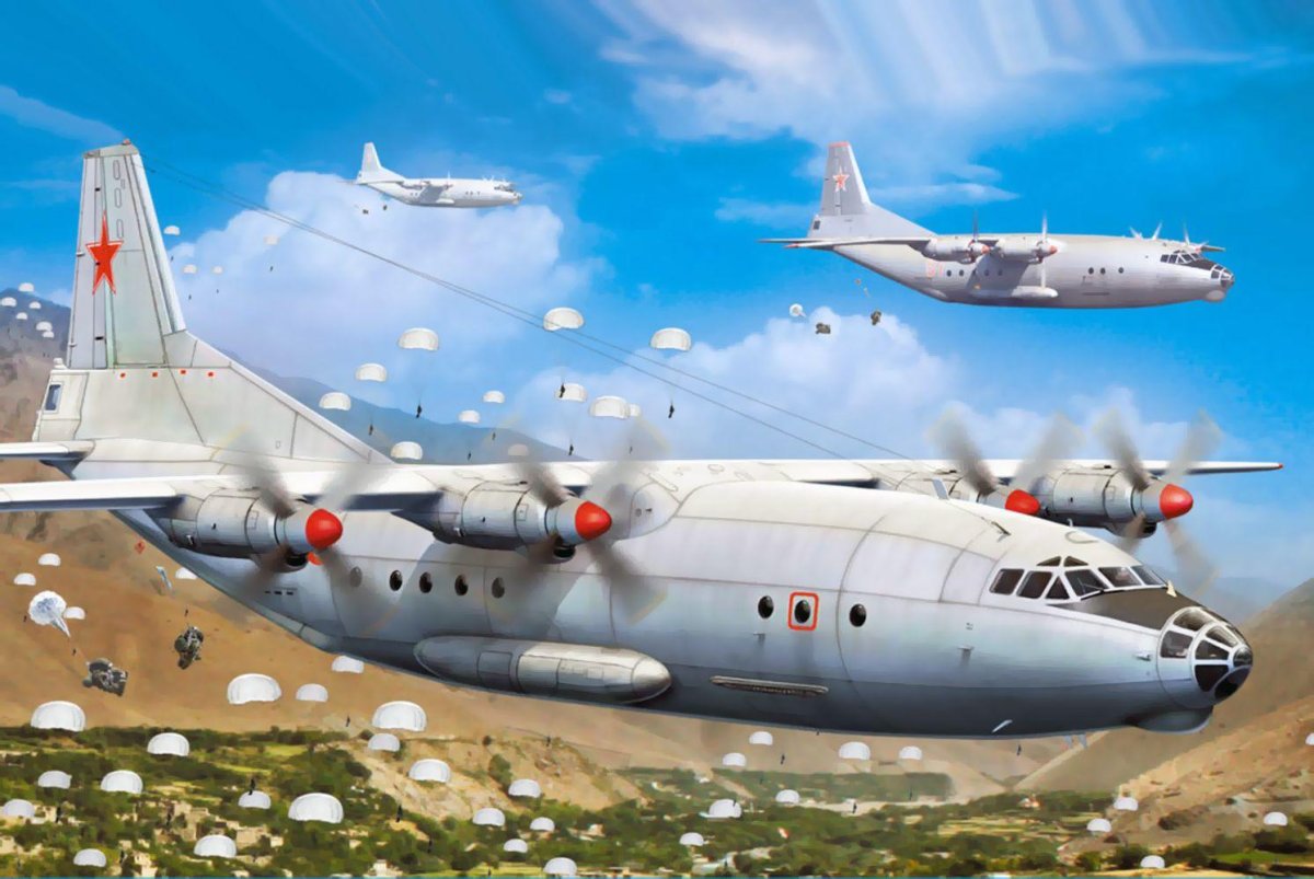 Военный самолет АН 12