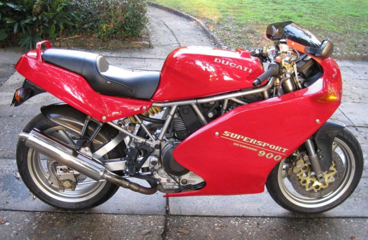 Ducati 900