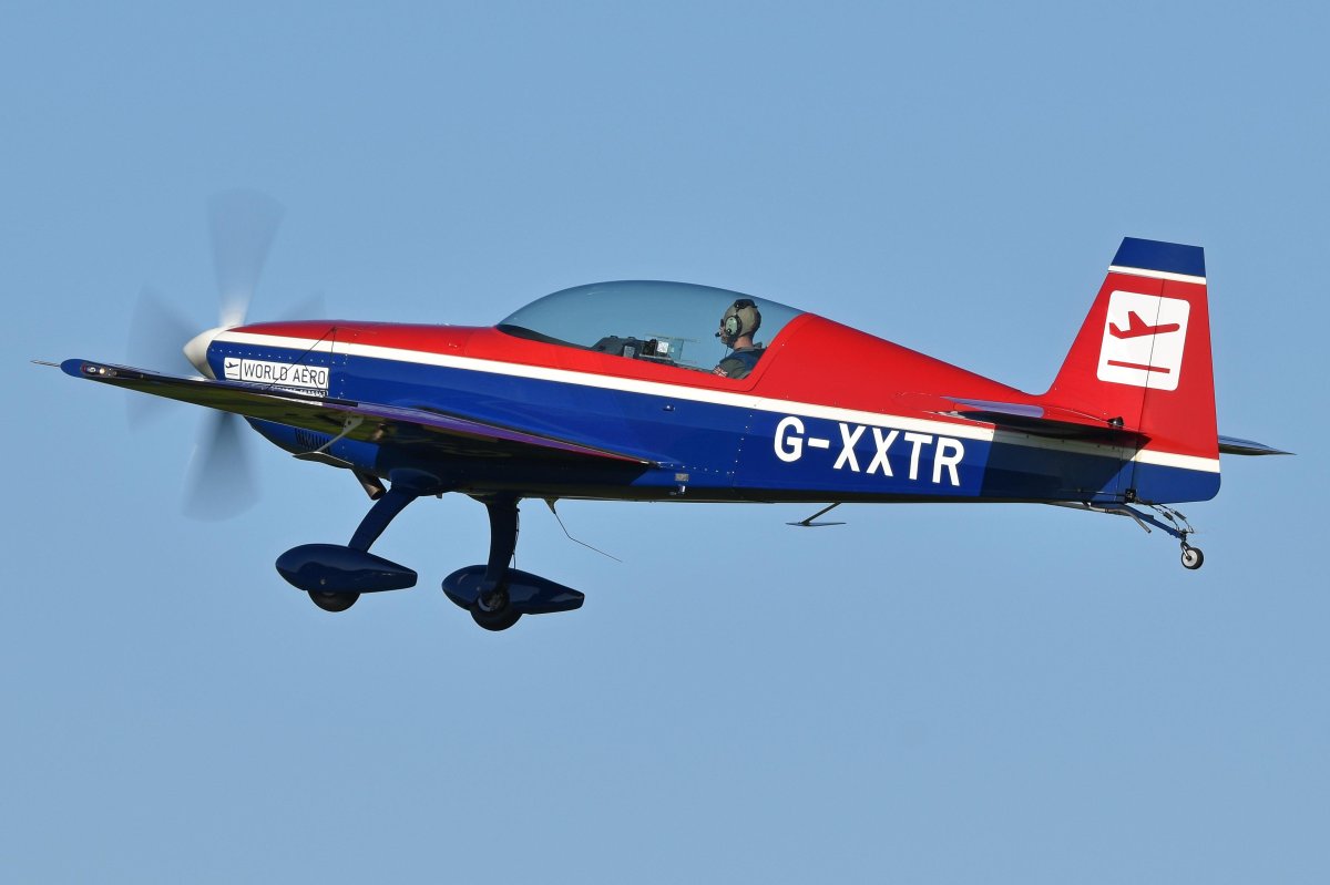 Extra EA-300