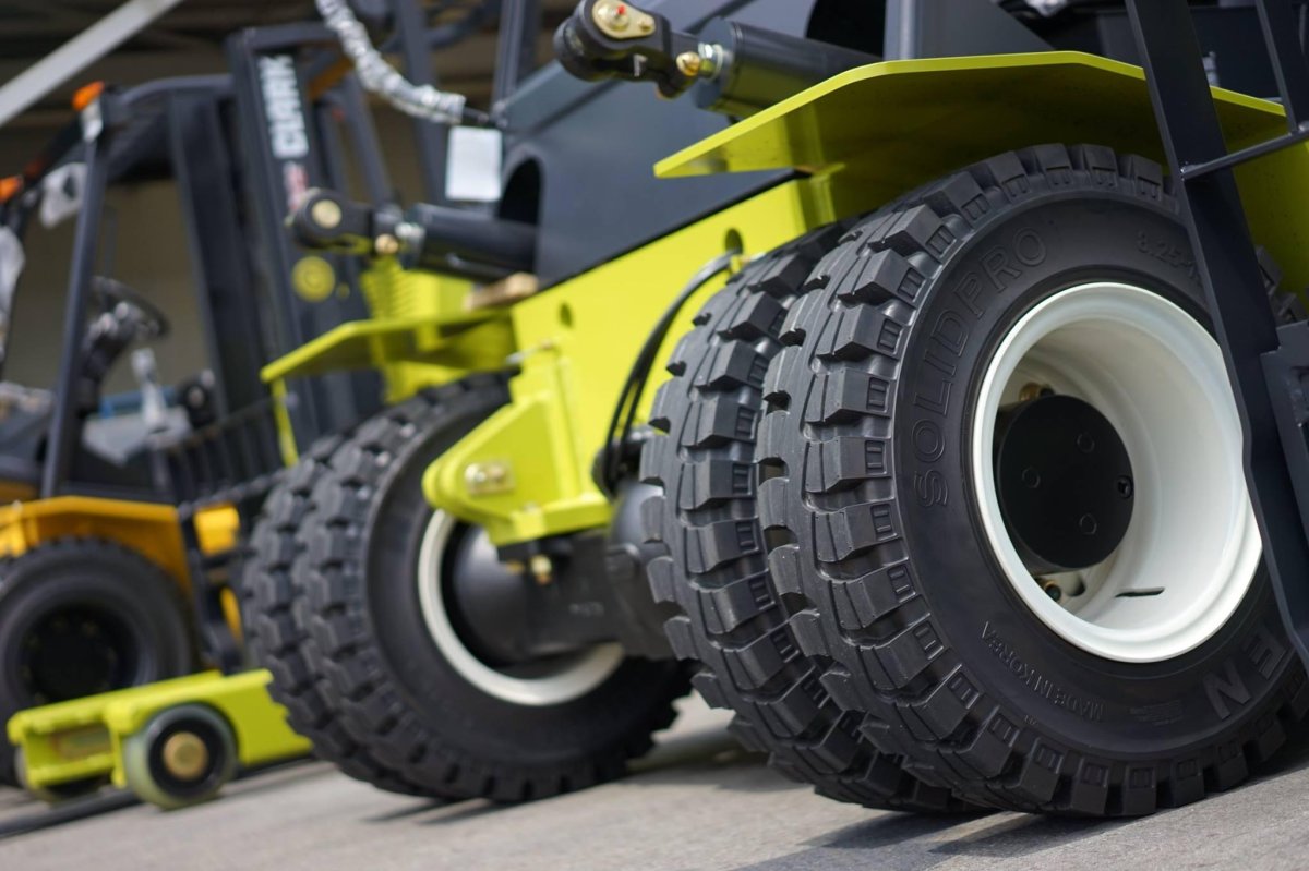 Колесо на погрузчик Комацу-30 6.50-10 NHS