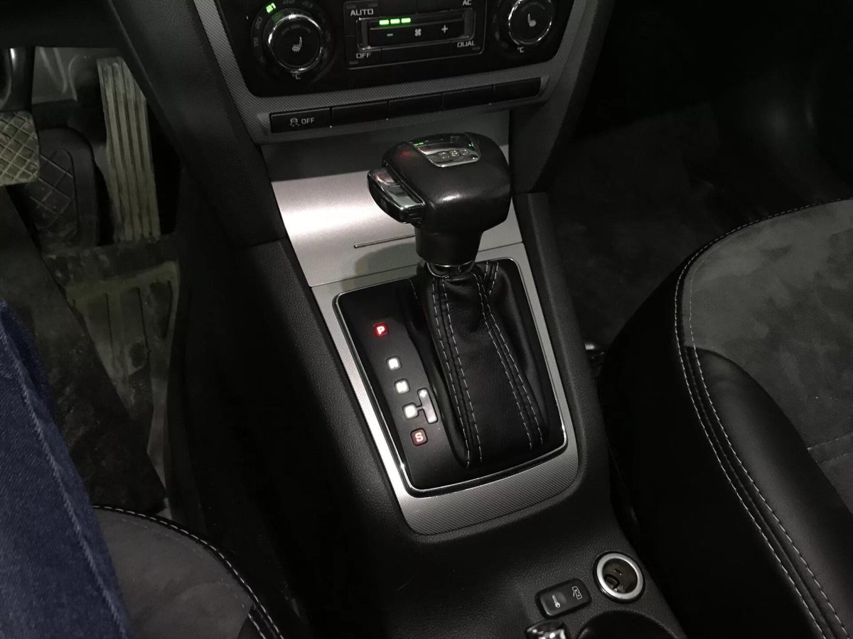 Ручка АКПП Octavia a5 FL