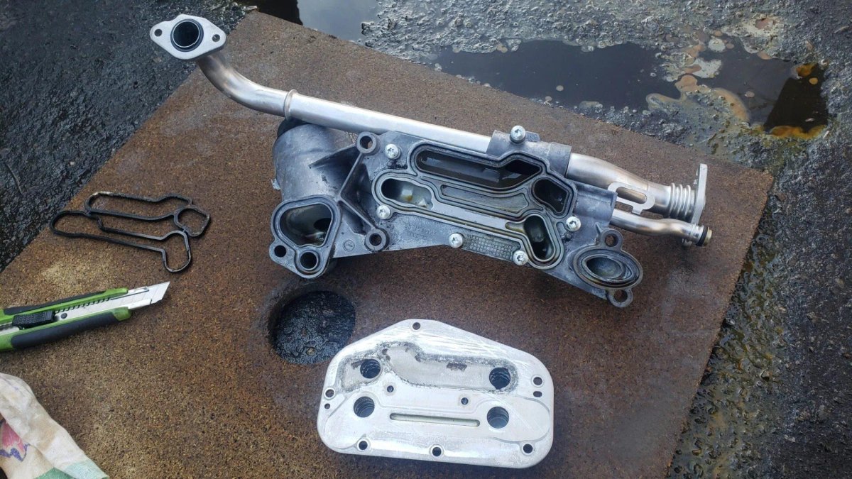 Корпус теплообменника Шевроле Круз 1.8