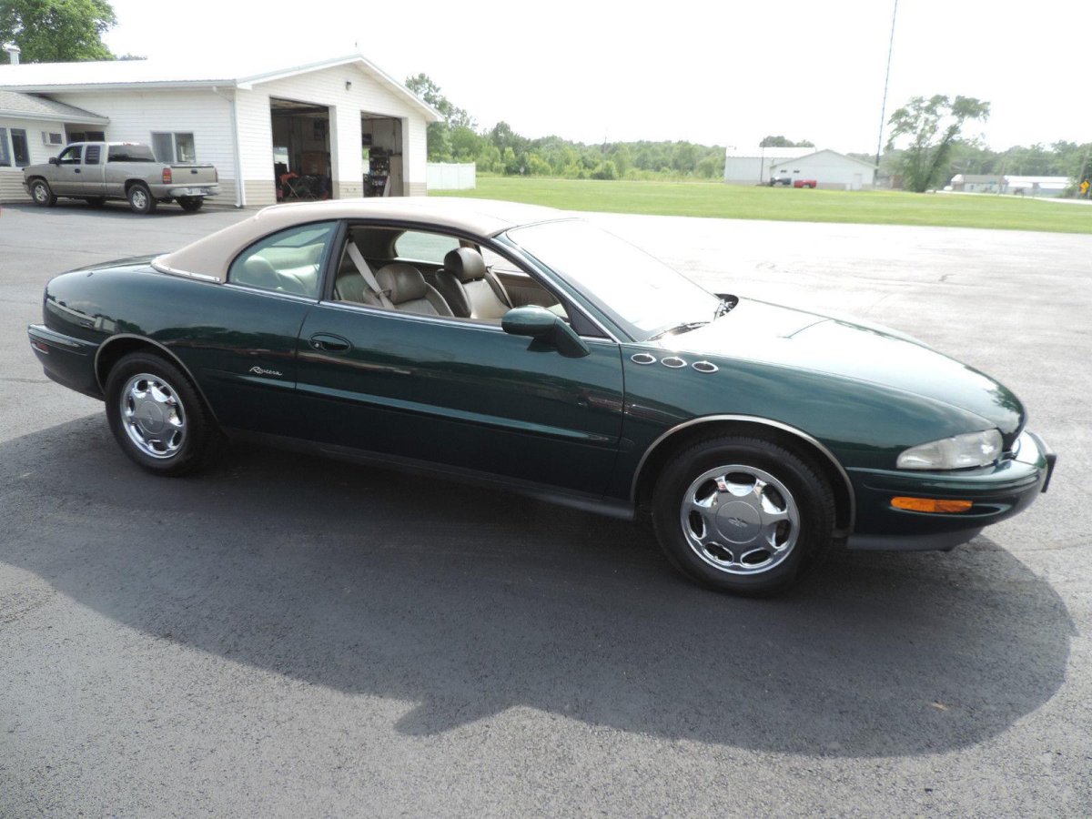 Buick Riviera 1999