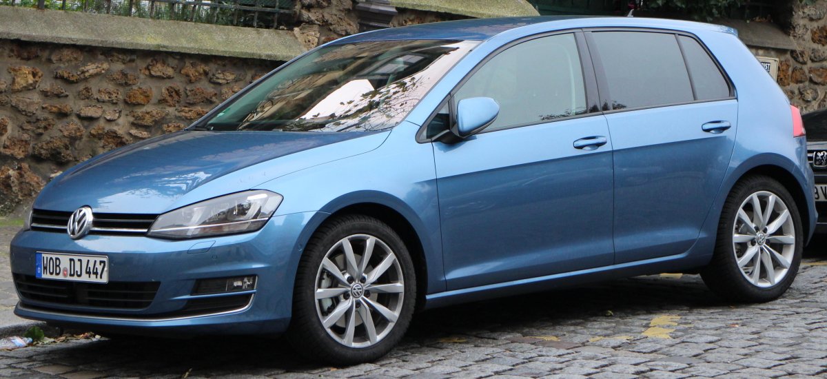 VW Golf 7 голубой
