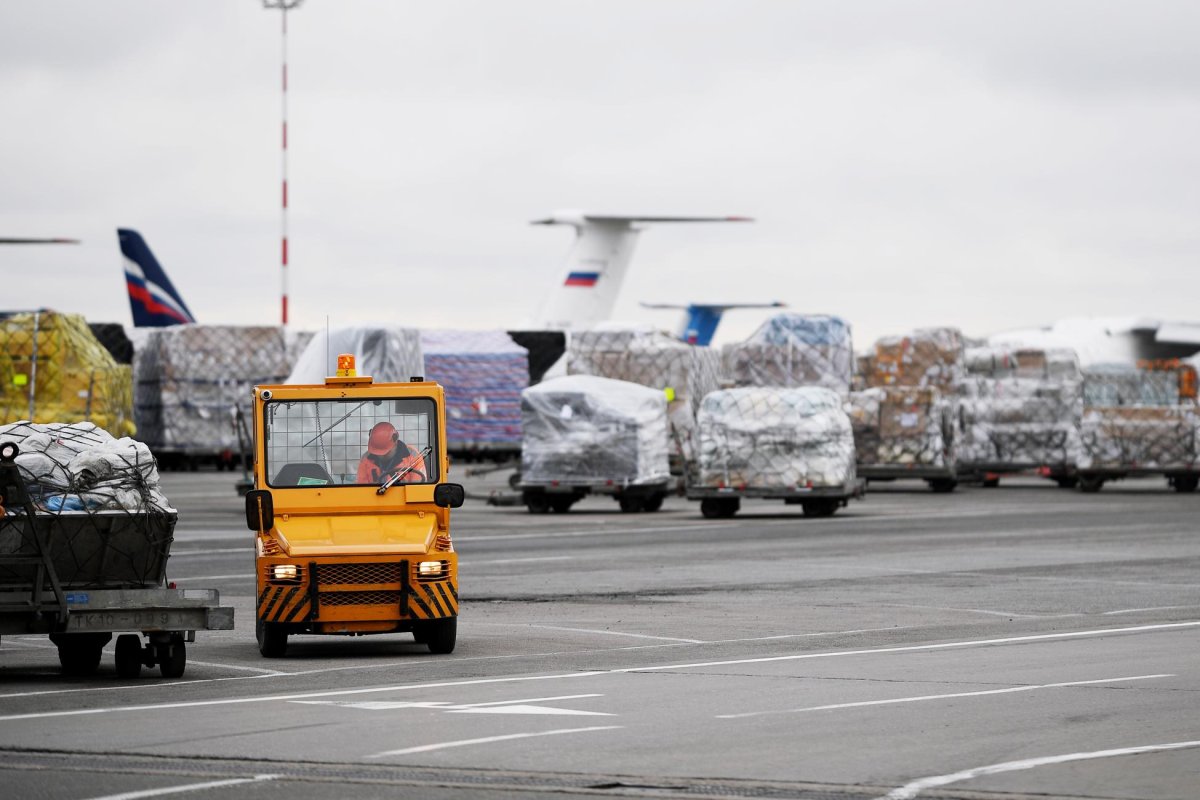 Багажный тягач Шереметьево