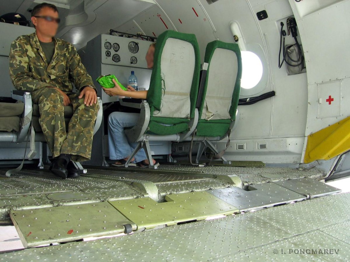 АН-26 грузовая кабина