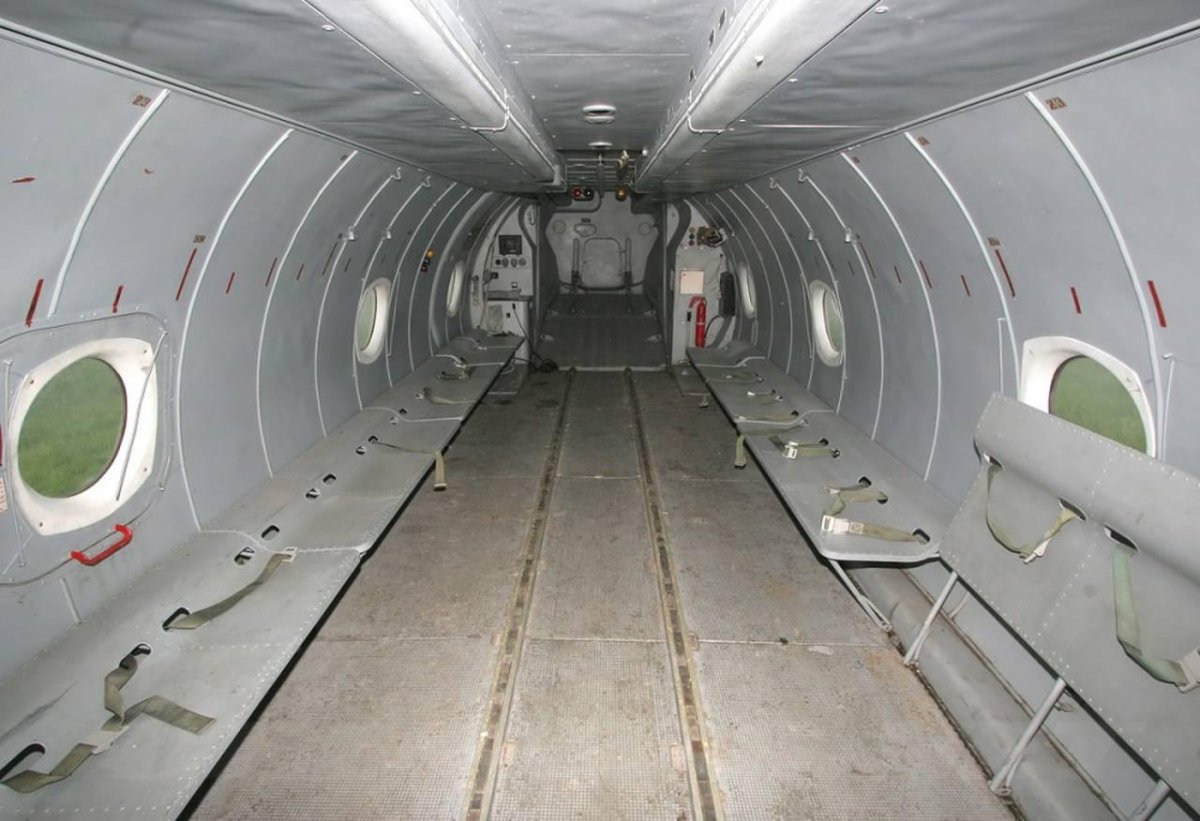 АН-24 грузовой отсек