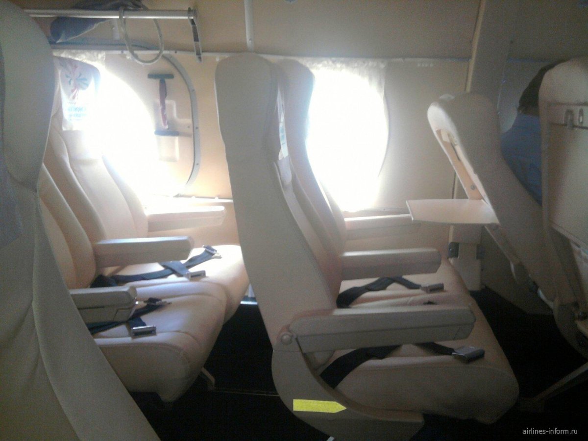 АН 26в100 салон