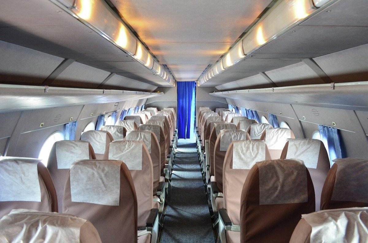 АН-24 пассажирский салон