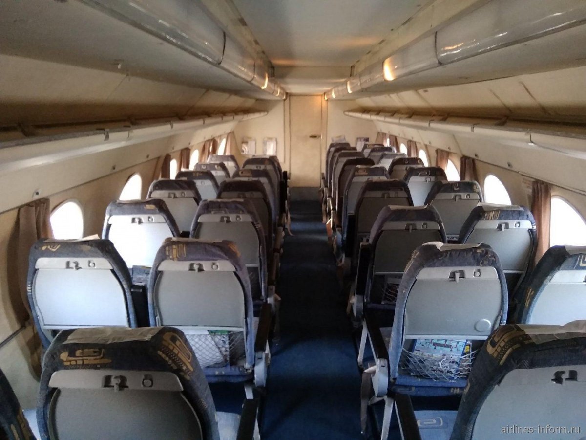 АН-24 пассажирский салон