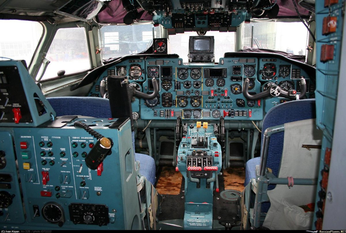 Кабина штурмана АН-26