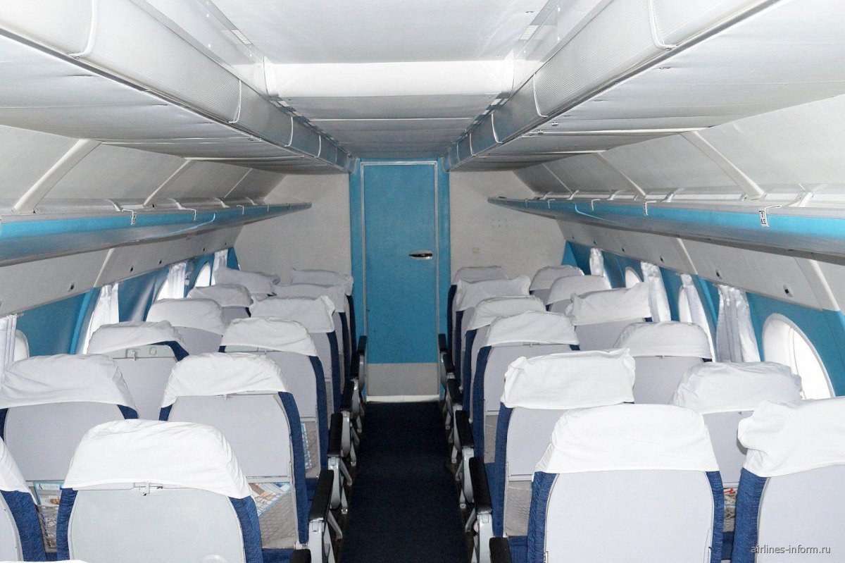 АН-24 пассажирский салон