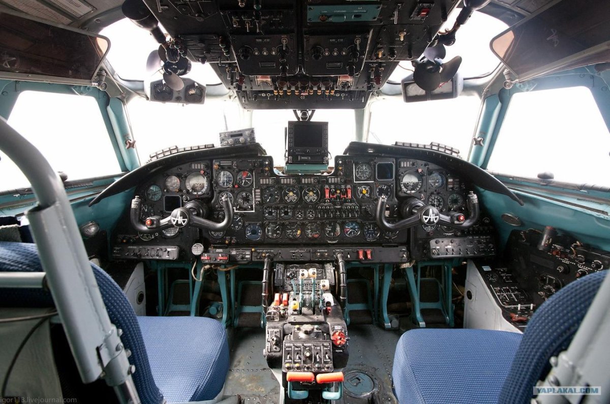 Кабина штурмана АН-26