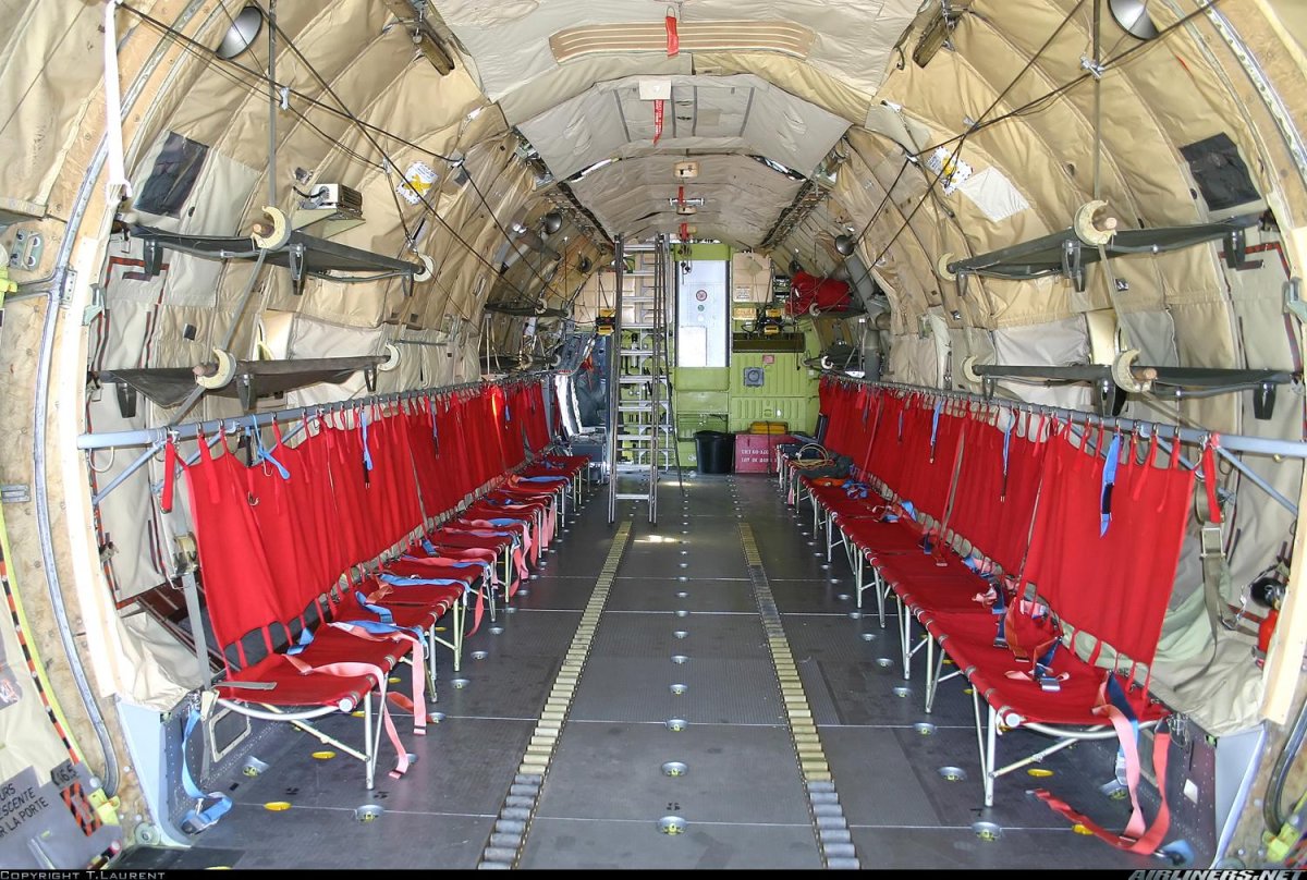 АН 12 грузовой отсек