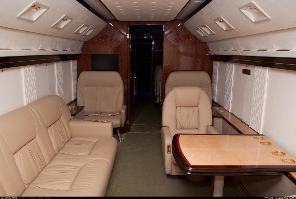 АН 72 салон