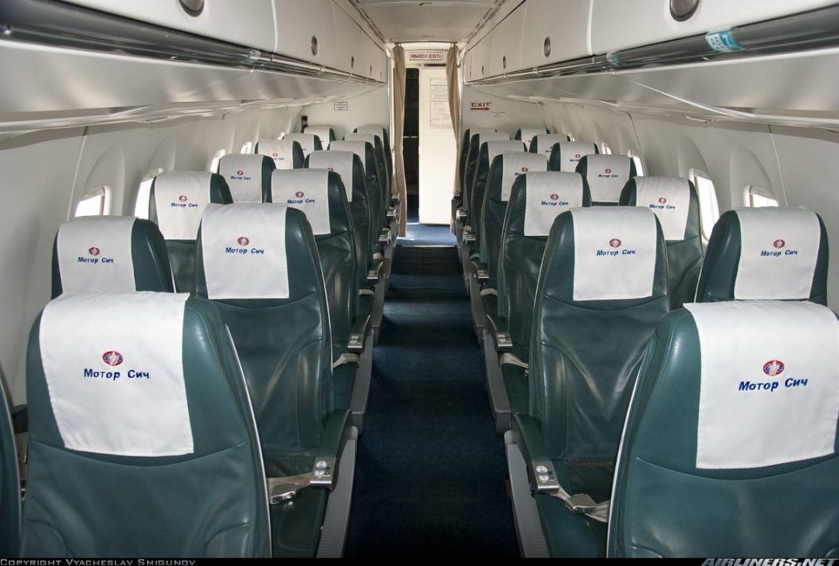 АН-140 пассажирский самолёт салон