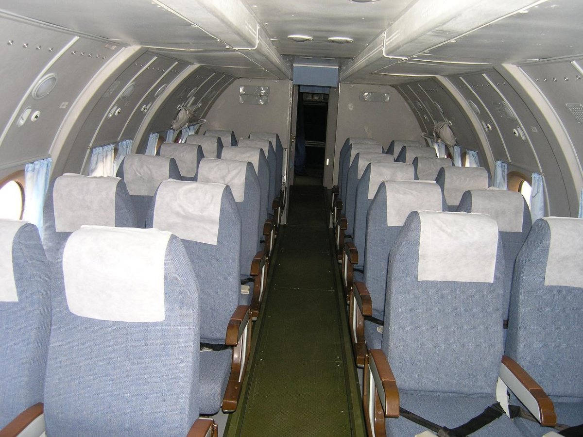АН-26 пассажирский самолёт салон