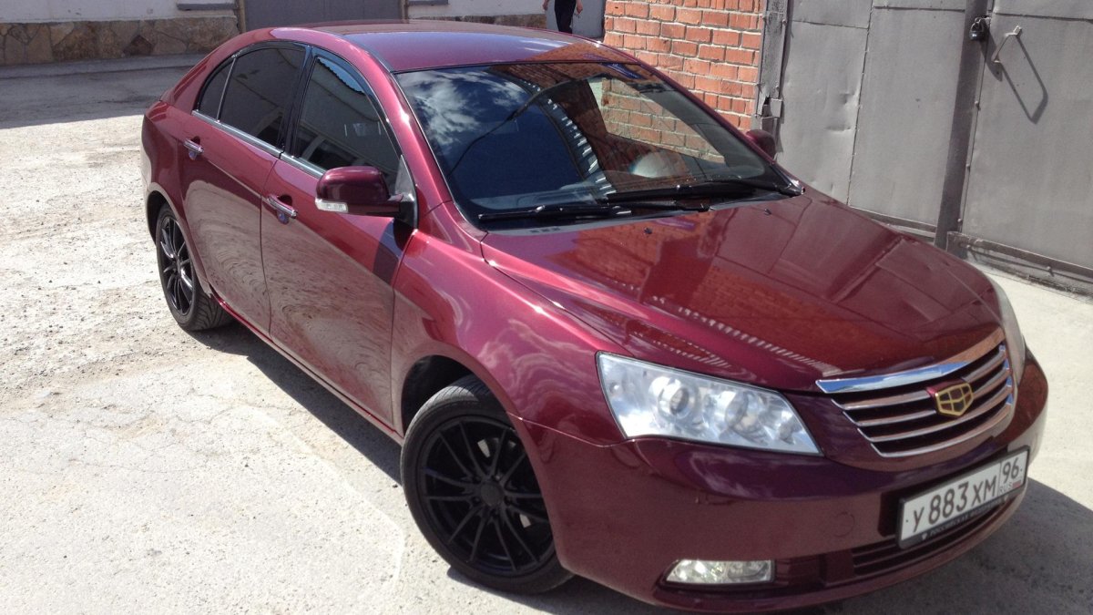 Geely Emgrand ec7 бордовая