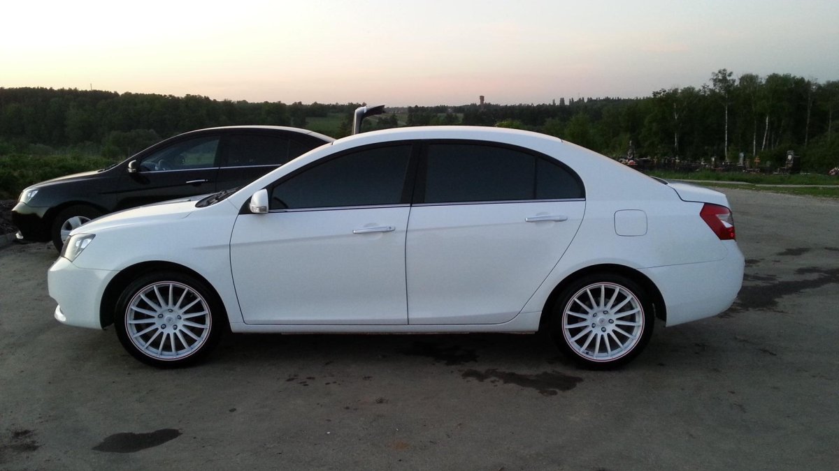 Geely Emgrand ec7 белая