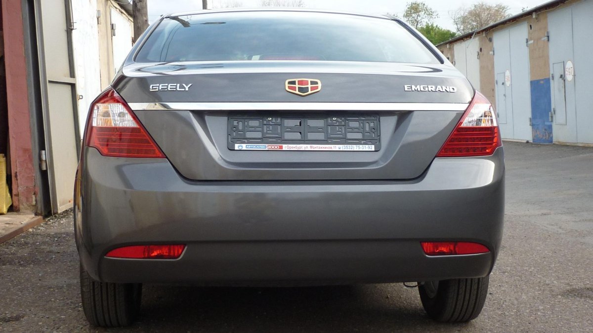 Geely Emgrand ec7 сзади