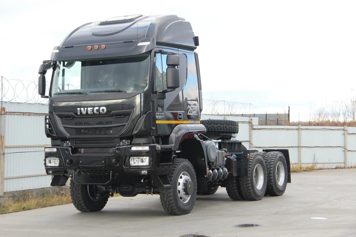 Седельный тягач Ивеко АМТ 6х6