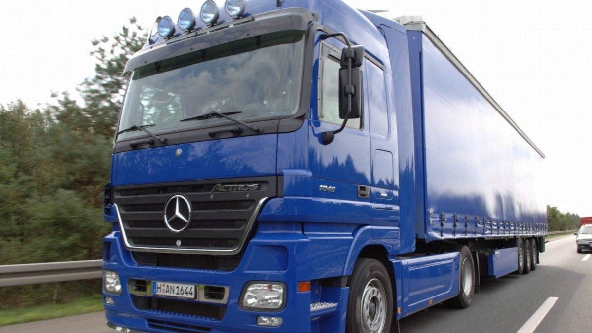 Тягач Мерседес Бенц Актрос