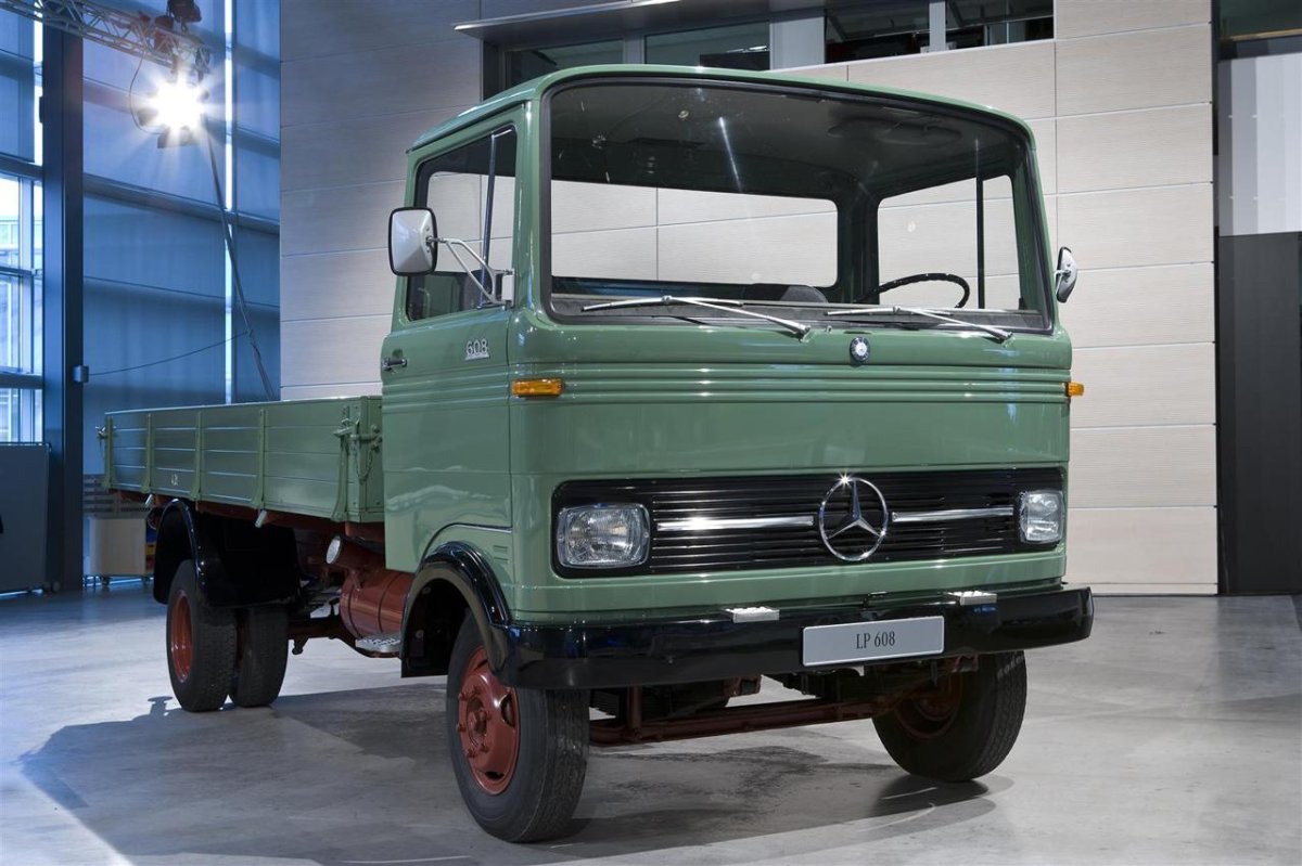 Mercedes Benz lp608