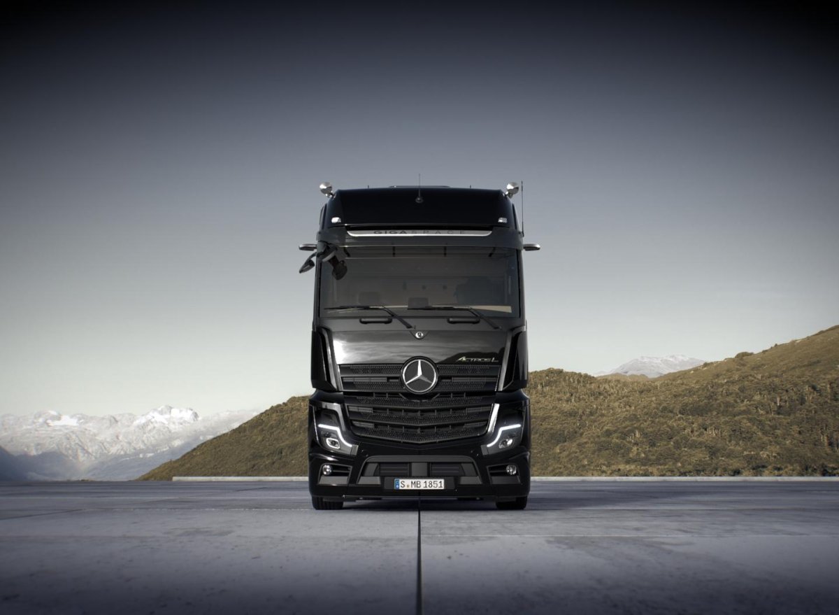 Мерседес Бенц Актрос 2021